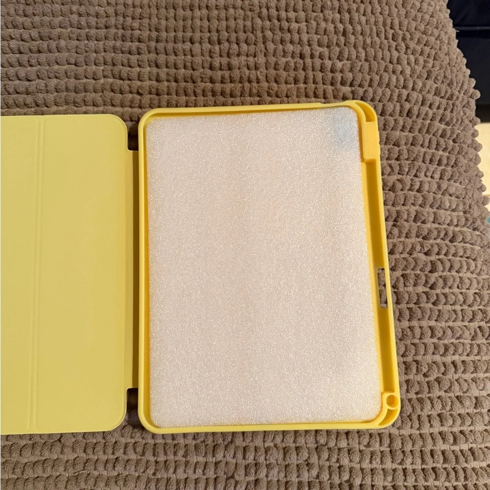 Slightly Used 10th or 11th Generation APPLE IPAD Cover